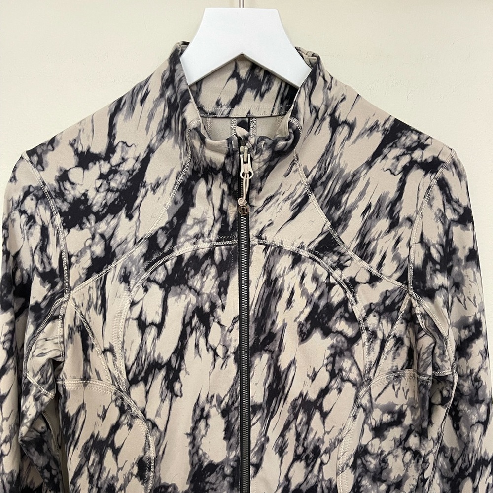 lululemon athletica Black and White Jacket - Picture 8 of 13